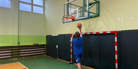 Powiększ grafikę: Turniej sportowy w klasach ósmych.