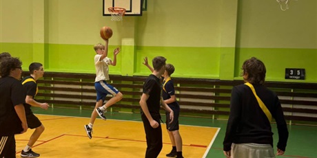 Powiększ grafikę: Turniej sportowy w klasach ósmych.