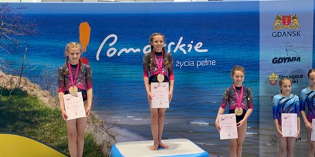 Powiększ grafikę: Uczennice podczas zawodów.