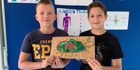 Powiększ grafikę: Uczniowie podczas zajęć