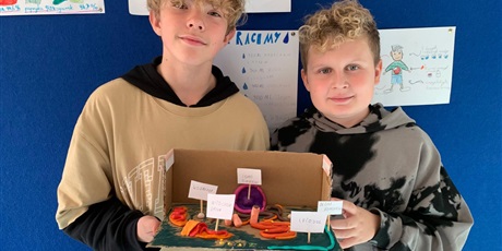 Powiększ grafikę: Uczniowie podczas zajęć