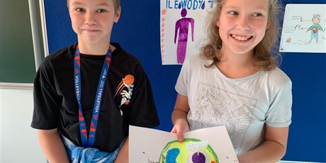 Powiększ grafikę: Uczniowie podczas zajęć