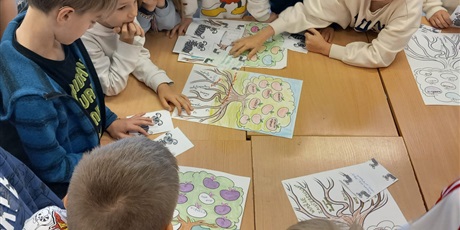 Powiększ grafikę: Uczniowie podczas warsztatów