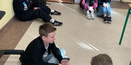 Powiększ grafikę: Uczniowie podczas warsztatów