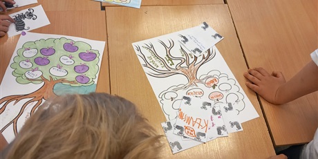 Powiększ grafikę: Uczniowie podczas warsztatów