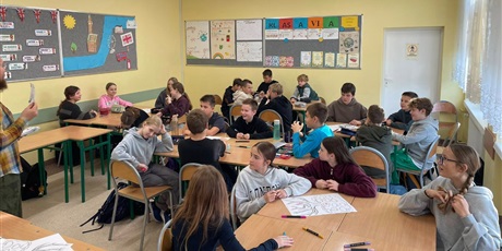 Powiększ grafikę: Uczniowie podczas warsztatów