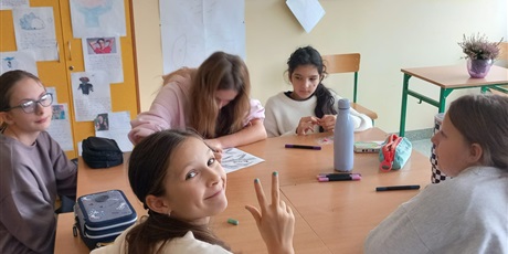 Powiększ grafikę: Uczniowie podczas warsztatów