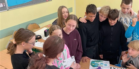 Powiększ grafikę: Uczniowie podczas warsztatów