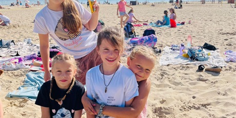 Powiększ grafikę: Wyjście uczniów klas 2 na plażę