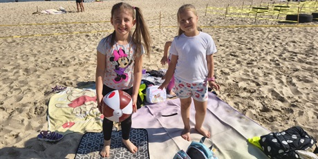 Powiększ grafikę: Wyjście uczniów klas 2 na plażę