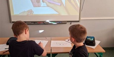 Powiększ grafikę: Uczniowie na zajęciach