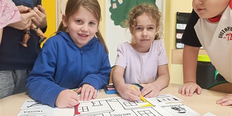 Powiększ grafikę: Dzieci podczas zajęć