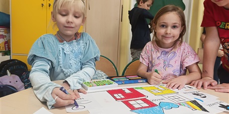 Powiększ grafikę: Dzieci podczas zajęć