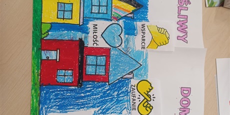 Powiększ grafikę: Dzieci podczas zajęć