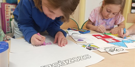 Powiększ grafikę: Dzieci podczas zajęć