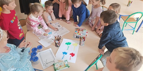 Powiększ grafikę: Dzieci podczas zajęć