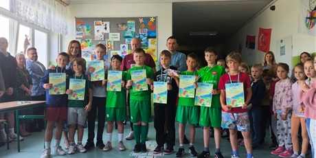 Powiększ grafikę: Szkolny apel.