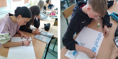 Powiększ grafikę: Uczniowie podczas zajęć