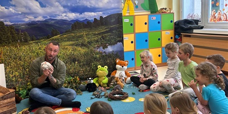 Powiększ grafikę: Zajęcia w zerówce.