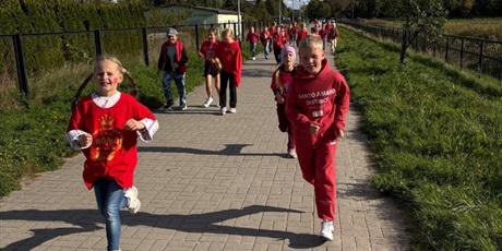 Powiększ grafikę: ogolnopolska-akcja-czytamy-z-sercem-641272.jpg
