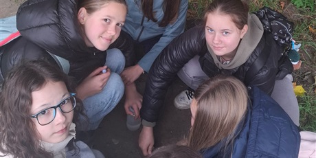 Powiększ grafikę: Uczniowie 7b podczas warsztatów