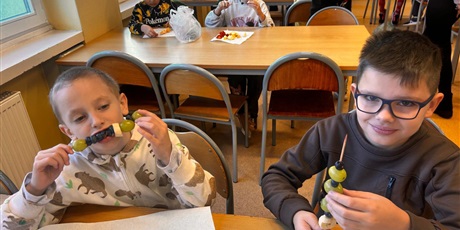 Powiększ grafikę: Dzieci podczas zajęć