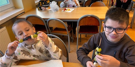 Powiększ grafikę: Dzieci podczas zajęć