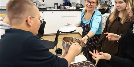 Powiększ grafikę: pieczenie-piernikow-662083.jpg