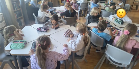 Powiększ grafikę: Udział uczniów w lekcji bibliotecznej.