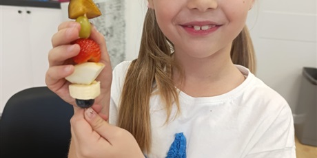 Powiększ grafikę: Zerówka podczas zajęć w pracowni kulinarnej