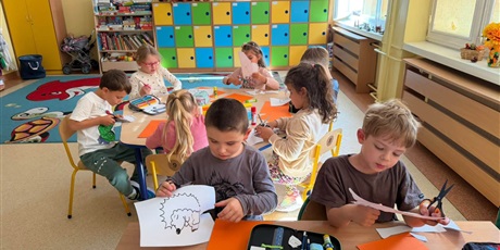 Powiększ grafikę: Dzieci podczas zajęć