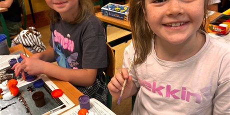 Powiększ grafikę: Lekcja plastyki w klasie 1a