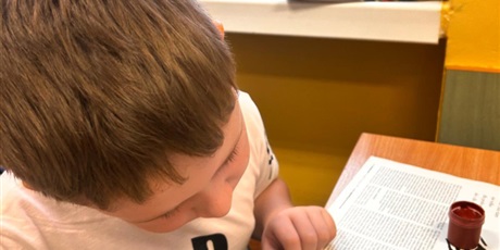 Powiększ grafikę: Lekcja plastyki w klasie 1a