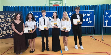 Powiększ grafikę: Uroczyste zakończenie roku klas 8.