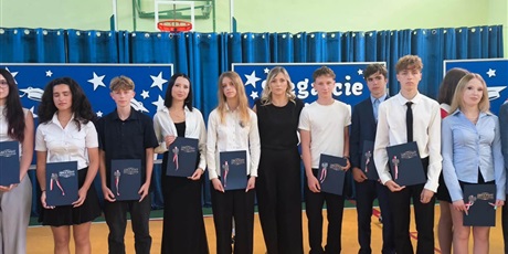 Powiększ grafikę: Uroczyste zakończenie roku klas 8.