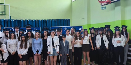 Powiększ grafikę: Uroczyste zakończenie roku klas 8.