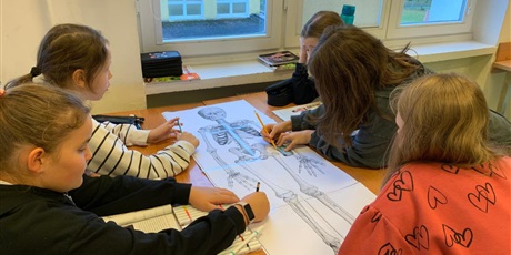 Powiększ grafikę: Zajęcia w klasie 4b.