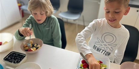 Powiększ grafikę: Uczniowie podczas zajęć