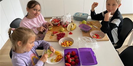 Powiększ grafikę: Uczniowie podczas zajęć