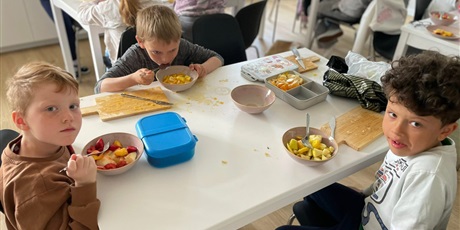 Powiększ grafikę: Uczniowie podczas zajęć