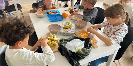 Powiększ grafikę: Uczniowie podczas zajęć