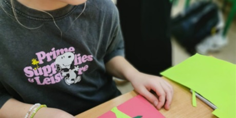 Powiększ grafikę: Dzieci podczas zajęć.