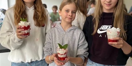 Powiększ grafikę: Uczniowie podczas warsztatów
