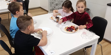 Powiększ grafikę: Zajęcia w zerówce- wspólne śniadanie