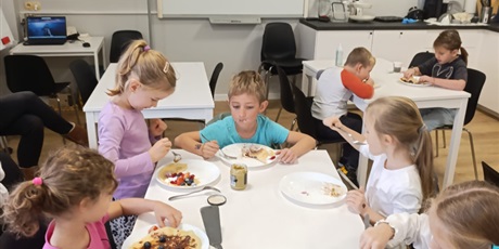 Powiększ grafikę: Zajęcia w zerówce- wspólne śniadanie