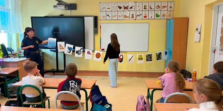 Powiększ grafikę: Wizyta Straży Miejskiej w klasach drugich.
