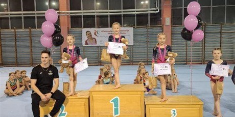 Powiększ grafikę: Uczennica podczas zawodów