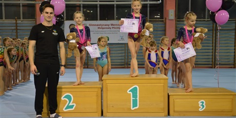 Powiększ grafikę: Uczennica podczas zawodów