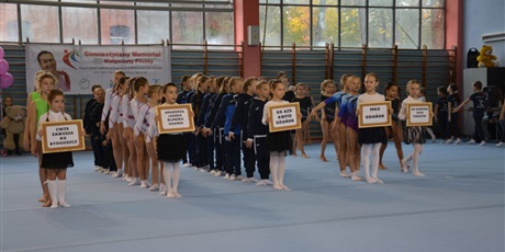 Powiększ grafikę: Uczennica podczas zawodów