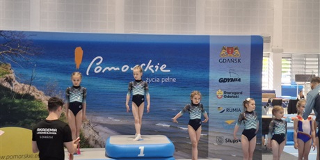 Powiększ grafikę: Uczennice podczas zawodów.